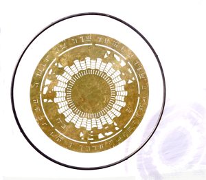 Disque d’or - Acier patiné à la feuille d’or et verni Ø 120 cm 3400€