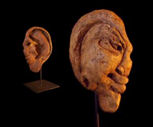 Être tout ouïe - Argile cuite patinée 27 x 14 cm