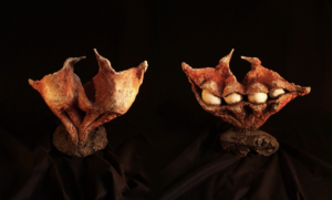 Les soeurs cigognes - Argile cuite patinée 45 x 34 cm 850€